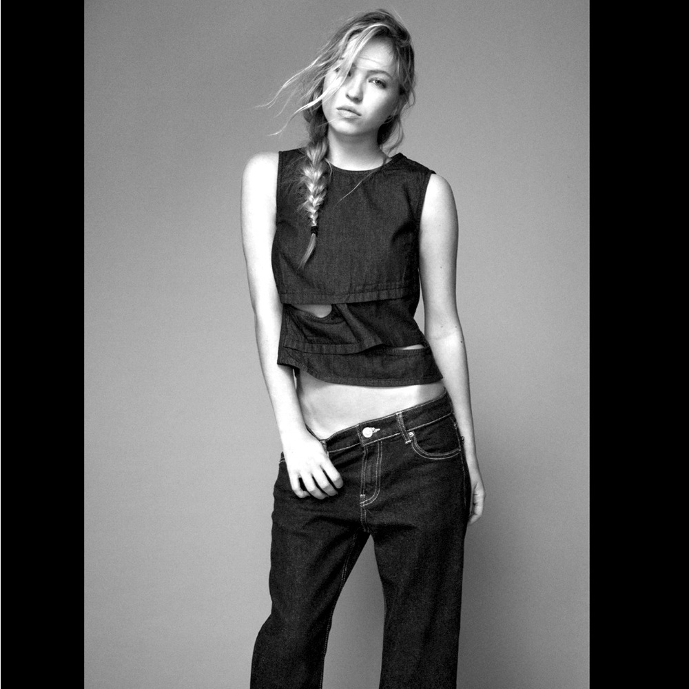 CUT OUT TRE DENIM TOP